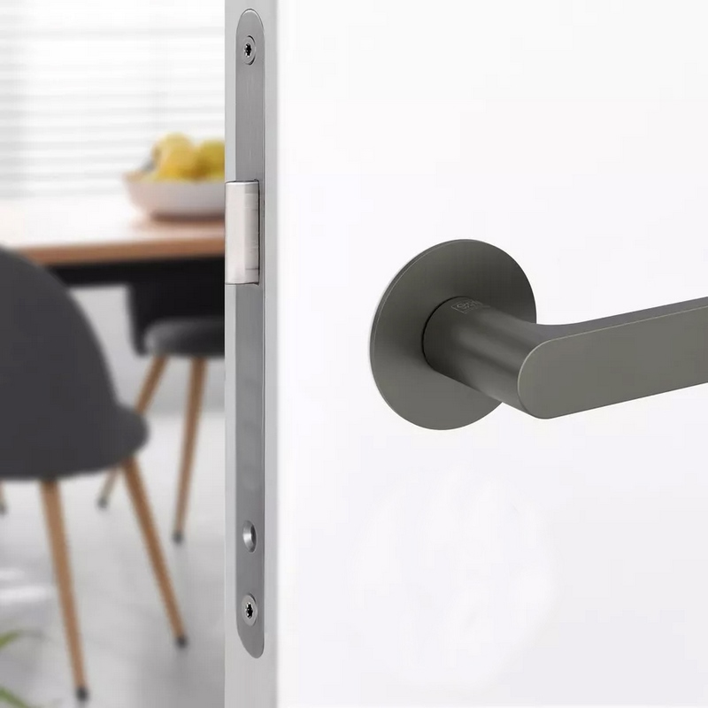 deurkrukgarnituur fluweelgrijs griffwerk-4