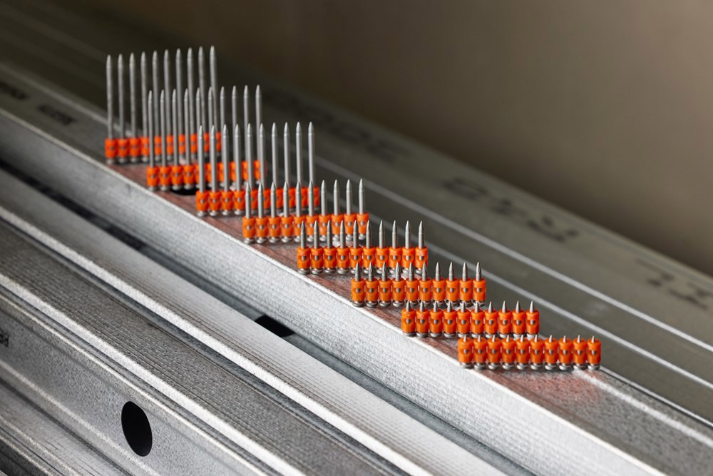 nagels op strip gehard spit-19