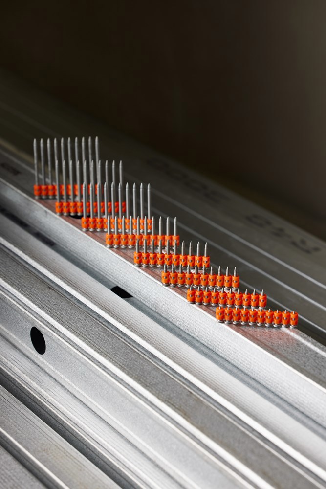 nagels op strip gehard spit-25