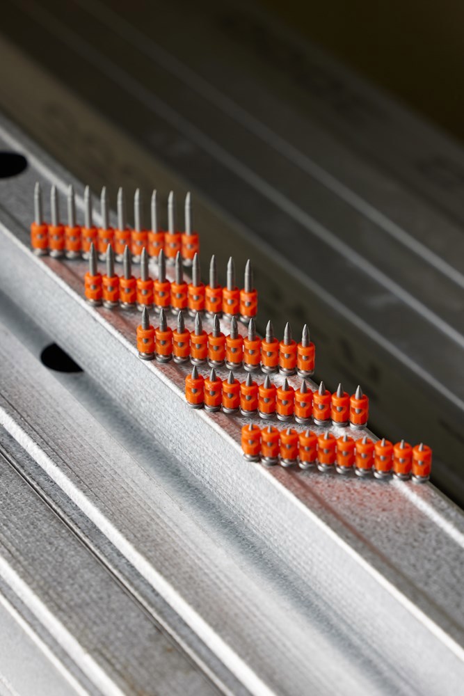 nagels op strip gehard spit-21